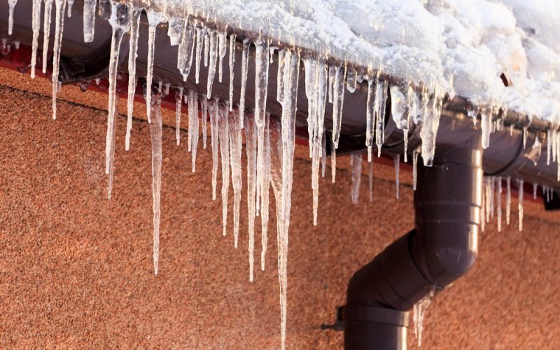 8 Causes of Roof Damage in the Winter