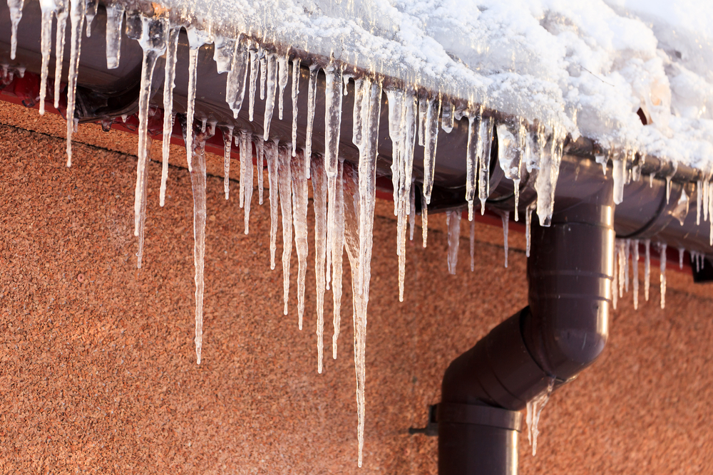 8 causes of roof damage in the winter.