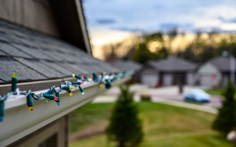 7 Holiday Outdoor Light-Hanging Tips